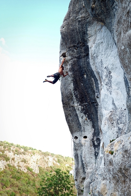 Dario Di Gabriele, arrampicata, Sicilia, Nemesi - Dario Di Gabriele in arrampicata nella falesia Nemesi in Sicilia