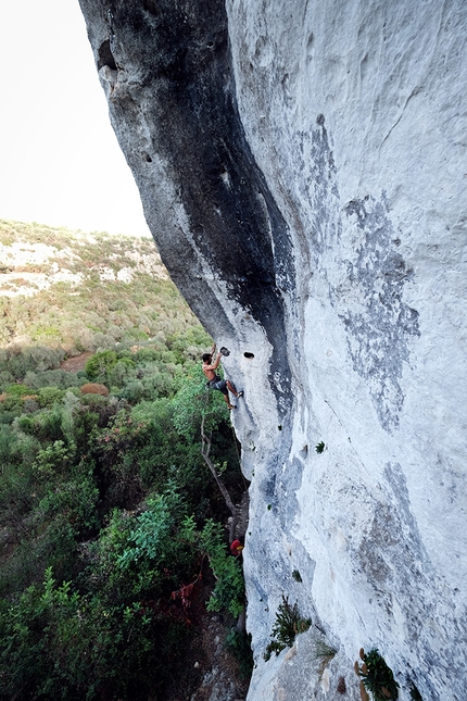 Dario Di Gabriele, arrampicata, Sicilia, Nemesi - Dario Di Gabriele in arrampicata nella falesia Nemesi in Sicilia