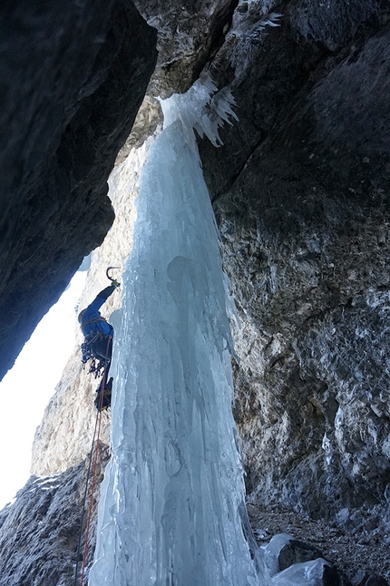 The Bird, Gola del Pettirosso, Langental, Dolomites, Daniel Ladurner, Hannes Lemayer - Hannes Lemayer climbing The Bird (Gola del Pettirosso) Langental, Dolomites