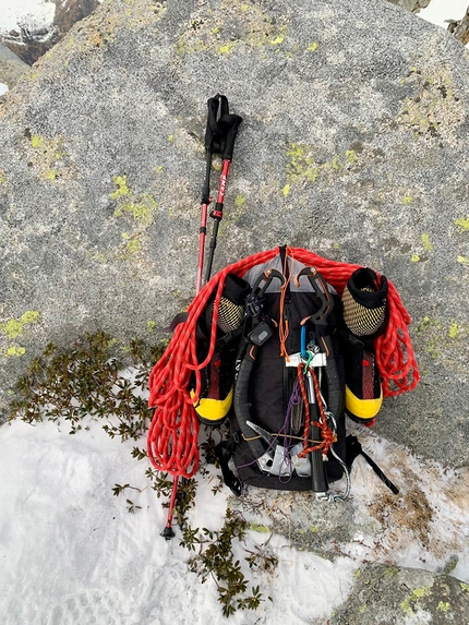 Monte Gelo, Prealpi Bresciane, Eric Albertini, Michele Tavelli, La Bestia, il Drago e il Bimbo - La Bestia, il Drago e il Bimbo alla nord del Monte Gelo nelle Prealpi Bresciane di Eric Albertini e Michele Tavelli