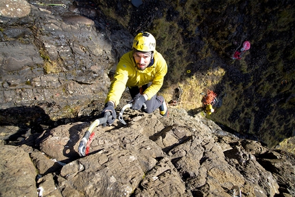 Buahellir, drytooling, Islanda, Matteo Meucci - Matteo Meucci su D7 a Buahellir in Islanda