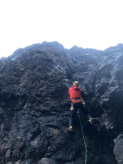 Buahellir, drytooling, Islanda, Matteo Meucci - Matteo Meucci su D6+ a Buahellir in Islanda