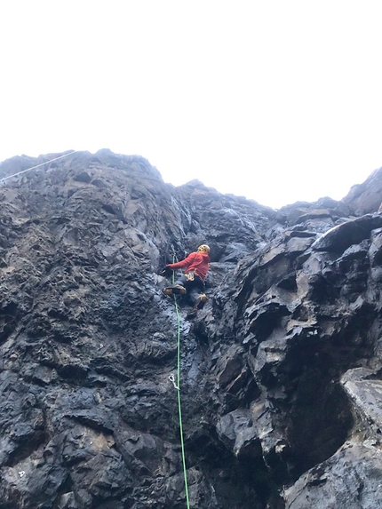 Buahellir, drytooling, Islanda, Matteo Meucci - Matteo Meucci su D6+ a Buahellir in Islanda