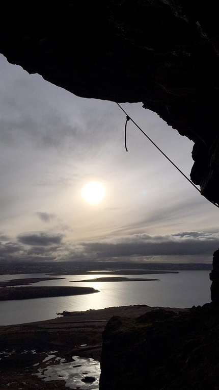 Buahellir, drytooling, Islanda, Matteo Meucci - Vista su Reykjavik in Islanda da Buahellir