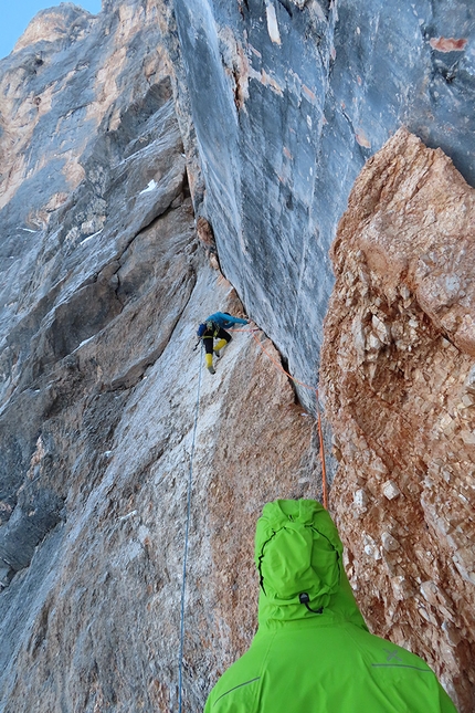 Civetta, Dolomiti, Solleder - Lettenbauer, Nicola Bertoldo, Diego Dellai, Marco Toldo - Solleder - Lettenbauer in Civetta, Dolomiti, in inverno: Nicola Bertoldo, Diego Dellai, Marco Toldo (07-09-03-2022)