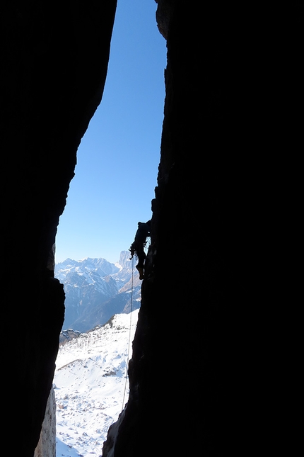 Civetta, Dolomiti, Solleder - Lettenbauer, Nicola Bertoldo, Diego Dellai, Marco Toldo - Solleder - Lettenbauer in Civetta, Dolomiti, in inverno: Nicola Bertoldo, Diego Dellai, Marco Toldo (07-09-03-2022)