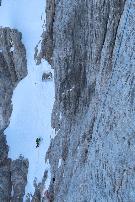 Civetta, Dolomiti, Solleder - Lettenbauer, Nicola Bertoldo, Diego Dellai, Marco Toldo - Solleder - Lettenbauer in Civetta, Dolomiti, in inverno: Nicola Bertoldo, Diego Dellai, Marco Toldo (07-09-03-2022)