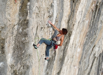 Sara Leoni - Sara Leoni climbing 21 Pollici 8b at Madonna della Rota, Italy