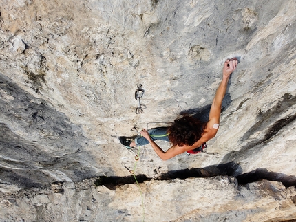 Sara Leoni - Sara Leoni climbing 21 Pollici 8b at Madonna della Rota, Italy