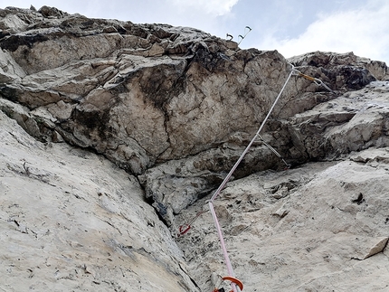 Grignetta, Grigne, Il signore delle mosche, Saverio De Toffol, Jorge Leonel Palacios - Il tetto del quarto tiro di 'Il signore delle mosche' sul Torrione Palma nella Grigna Meridionale (Saverio De Toffol, Jorge Leonel Palacios 2021)