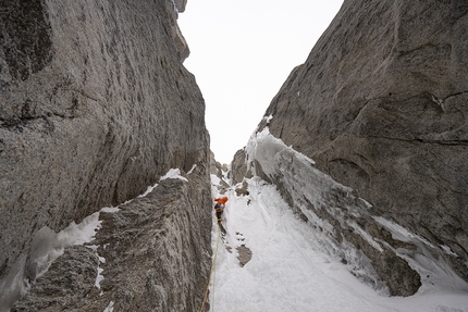 Golgotha, Alaska, Clint Helander, Andres Marin - Clint Helander and Andres Marin making the first ascent of the East Face of Golgotha in Alaska via their The Shaft of the Abyss (23-25/03/2022)