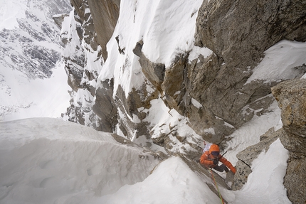 Golgotha, Alaska, Clint Helander, Andres Marin - Clint Helander and Andres Marin making the first ascent of the East Face of Golgotha in Alaska via their The Shaft of the Abyss (23-25/03/2022)