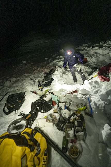 Golgotha, Alaska, Clint Helander, Andres Marin - Clint Helander and Andres Marin making the first ascent of the East Face of Golgotha in Alaska via their The Shaft of the Abyss (23-25/03/2022)