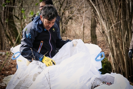 Climb & Clean 2022, Matteo Della Bordella, Massimo Faletti - Climb and Clean 2022: pulizia della falesia Valganna, in provincia di Varese