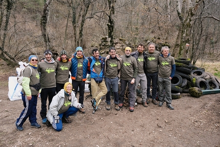 Climb & Clean 2022, Matteo Della Bordella, Massimo Faletti - Climb and Clean 2022: Massimo Faletti durante la pulizia della falesia Valganna, in provincia di Varese