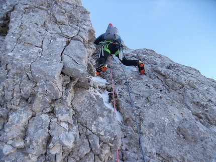 Panta Rei, Cima Vall’Organo, Monte Terminillo, Appennino, Pino Calandrella, Emiliano Palla - Pino Calandrella sul primo tiro di Panta Rei su Cima Vall’Organo (Terminillo, Appennino) il 06/02/2022