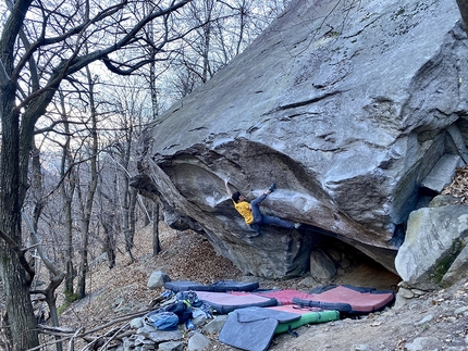 Stefano Carnati - Stefano Carnati su Insanity of grandeur 8B+ a Chironico 