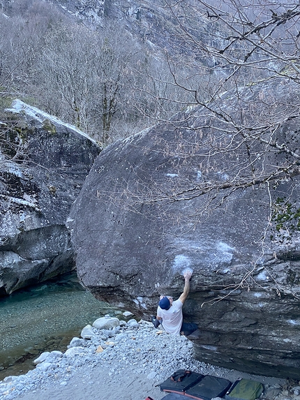 Stefano Carnati - Stefano Carnati su Squalo Bianco 8B+ in Valle Bavona 