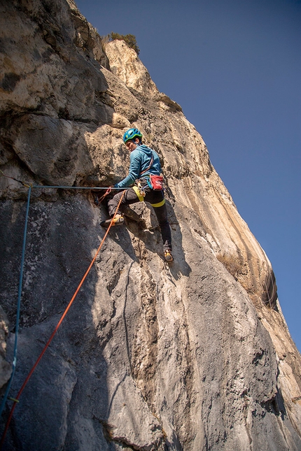 Colodri, Arco, Luigi Degasperi, Francesco Salvaterra - Francesco Salvaterra e Marco Pellegrini sulla variante Gipù della via Luigi Degasperi sul Colodri, Arco