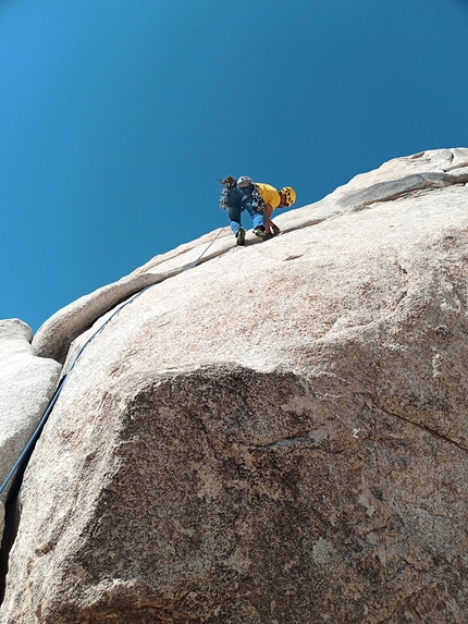 California climbing USA - Giancarlo Maritano in arrampicata in fessura a Joshua Tree