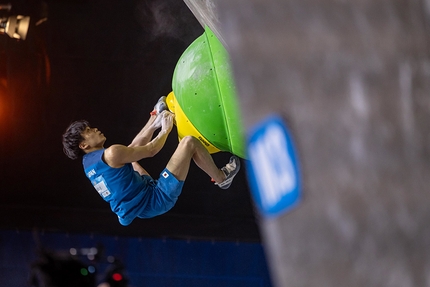 Ogata Yoshiyuki, Boulder World Cup 2022, Meiringen - Ogata Yoshiyuki competing in the final of the Meiringen stage of the Boulder World Cup 2022