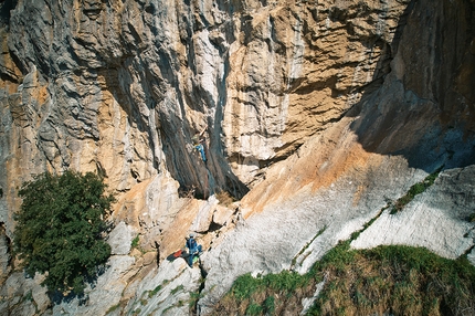 Climb & Clean 2022, Matteo Della Bordella, Massimo Faletti - Matteo Della Bordella in arrampicata a Pietrasecca (L’Aquila) durante la seconda tappa di Climb and Clean 2022