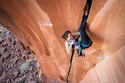 Mari Salvesen flashes Belly Full of Bad Berries, notorious offwidth at Indian Creek, USA