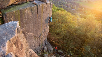 Siebe Vanhee's gritstone climbing with his Friends Of The Grit