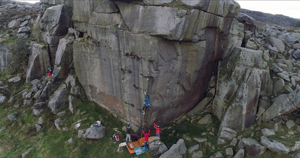 Siebe Vanhee, gritstone UK - Siebe Vanhee attempting The New Statesman E8 7a at Ilkley Quarry, first ascended by John Dunne in 1987