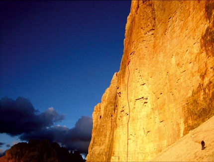 Tre Cime Lavaredo -  Riegler brothers climb Pellesier on Cima Grande