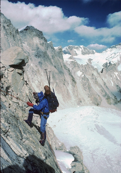 Jan Reynolds, The Crystal Ceiling - Jan Reynolds scende in corda doppia lungo il West Col, uno dei tre passaggi a 6000 m sul lato nepalese dell'Everest Grand Circle Expedition.