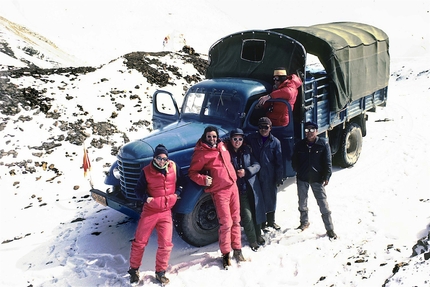 Jan Reynolds, The Crystal Ceiling - Jan Reynolds e il gruppo dell’Everest Grand Circle Expedition pronto a partire per la seconda parte del periplo della vetta più alta del mondo