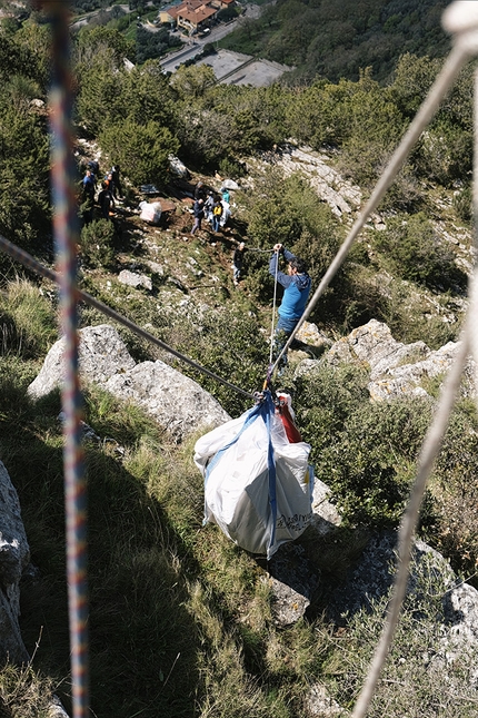 Climb and Clean 2022, Matteo Della Bordella, Massimo Faletti - Climb & Clean 2022: pulizia della falesia Trentinara (Campania)