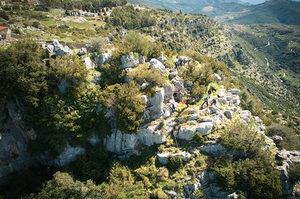 Climb and Clean 2022, Matteo Della Bordella, Massimo Faletti - Climb & Clean 2022: pulizia della falesia Trentinara (Campania)