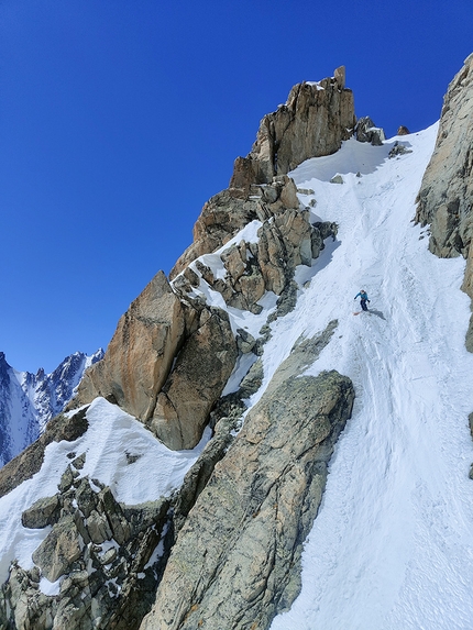 Aiguille d’Argentiere, Tom Lafaille, Aurélien Lardy - Tom Lafaille apre Les Vires du Jardin, Aiguille d’Argentiere, Monte Bianco (Tom Lafaille, Aurélien Lardy 17/04/2022)