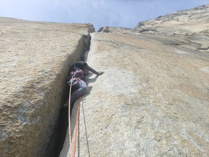 Soline Kentzel, Sébastien Berthe, Golden Gate, El Capitan, Yosemite, USA - Soline Kentzel vs the Monster Offwidth on Golden Gate, El Capitan, Yosemite, USA, April 2022