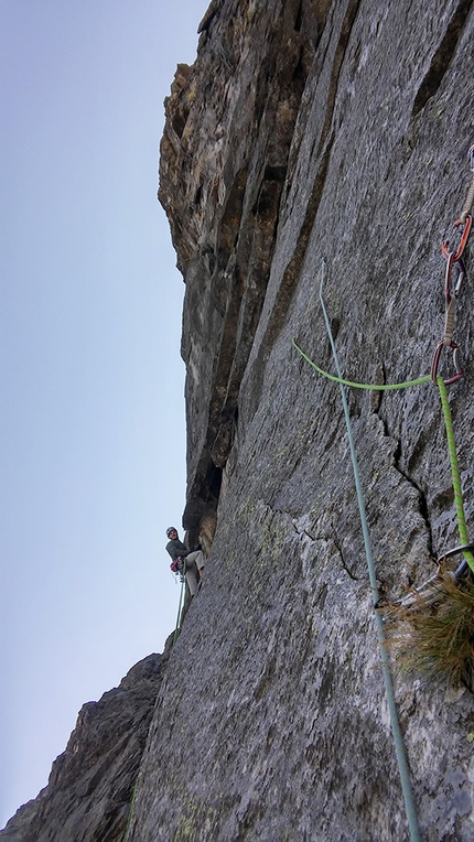 Pizzo Cavregasco, Val Bodengo, Dermatologica, Luigi Berio, Paolo Serralunga - Sul terzo tiro di 'Dermatologica' al Pizzo Cavregasco in Val Bodengo (Luigi Berio, Paolo Serralunga)