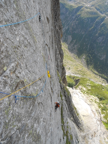 Pizzo Cavregasco, Val Bodengo, Dermatologica, Luigi Berio, Paolo Serralunga - Sul terzo tiro di 'Dermatologica' al Pizzo Cavregasco in Val Bodengo (Luigi Berio, Paolo Serralunga)