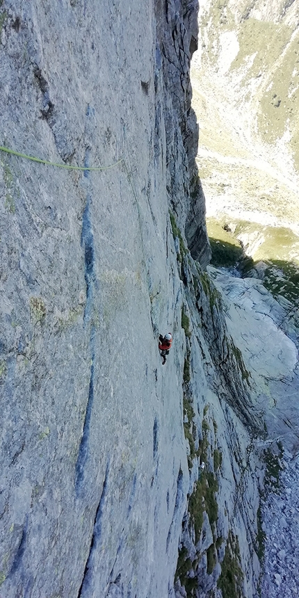 Pizzo Cavregasco, Val Bodengo, Dermatologica, Luigi Berio, Paolo Serralunga - Sul terzo tiro di 'Dermatologica' al Pizzo Cavregasco in Val Bodengo (Luigi Berio, Paolo Serralunga)