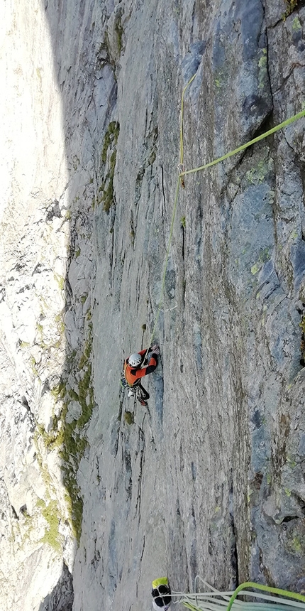 Pizzo Cavregasco, Val Bodengo, Dermatologica, Luigi Berio, Paolo Serralunga - Sul quinto tiro di 'Dermatologica' al Pizzo Cavregasco in Val Bodengo (Luigi Berio, Paolo Serralunga)