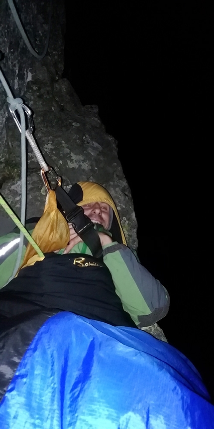 Pizzo Cavregasco, Val Bodengo, Dermatologica, Luigi Berio, Paolo Serralunga - Bivacco su 'Dermatologica' al Pizzo Cavregasco in Val Bodengo (Luigi Berio, Paolo Serralunga)