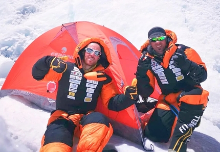 Andrea Lanfri e Luca Montanari in cima all'Everest