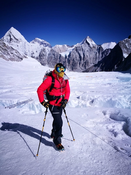 Andrea Lanfri, Luca Montanari, Everest - Andrea Lanfri nella Valle del silenzio dell'Everest, in salita dal campo 1 al campo 2, aprile 2022