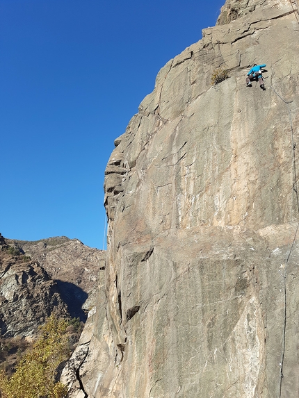 Rochers de Saint-Germain, Valle d'Aosta, Mario Ogliengo, Rocco Perrone - La banda dei disonesti 6b, Rochers de Saint-Germain, Valle d'Aosta