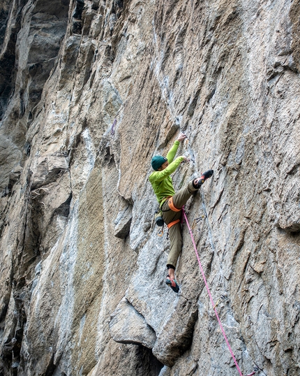 Jonas Schild ripete Gondo Crack, 8c fessura trad a Cippo in Svizzera