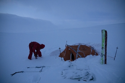 Traversata Invernale dell'Islanda, Pietro Mercuriali, Marco Meda - 'In fretta montiamo la tenda. Bagnati fradici e tremanti, cominciamo a riprenderci...' La Traversata Invernale dell'Islanda (Pietro Mercuriali, Marco Meda 25/02/-03/03/2022)