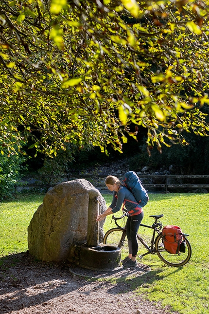 Lena Müller - Lena Müller, biking and climbing in Tyrol, Austria