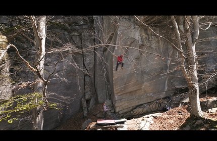 Jacopo Larcher, Cadarese - Jacopo Larcher making the first ascent of Jeune et con at Cadarese, April 2022