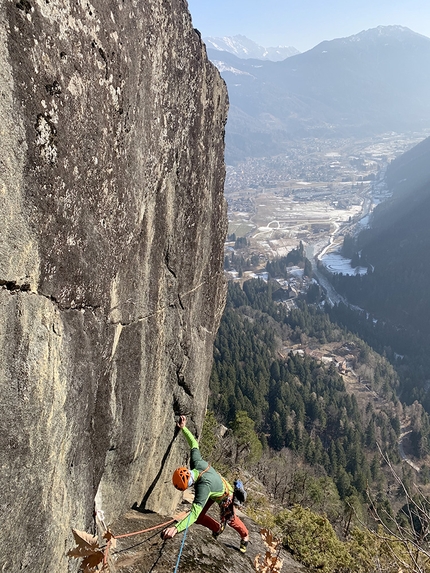 Val Rendena, Parco Naturale Adamello Brenta, Marco Maganzini - La Cuspide Scarlatta (Val Rendena) - Alessandro Brandi sul secondo tiro