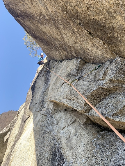 Val Rendena, Parco Naturale Adamello Brenta, Marco Maganzini - La Cuspide Scarlatta (Val Rendena) - Daria Dudziak in sosta durante la libera